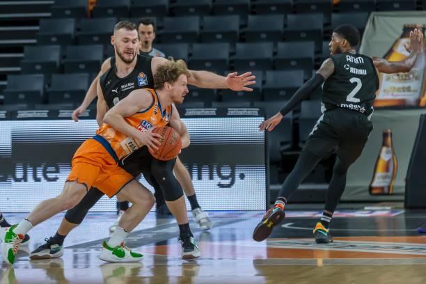 无论是在进 无论是在进